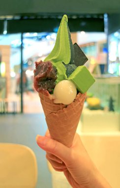 Japon Tatlısı Anmitsu 'lu Yeşil Çay Soft Dondurma Külahı