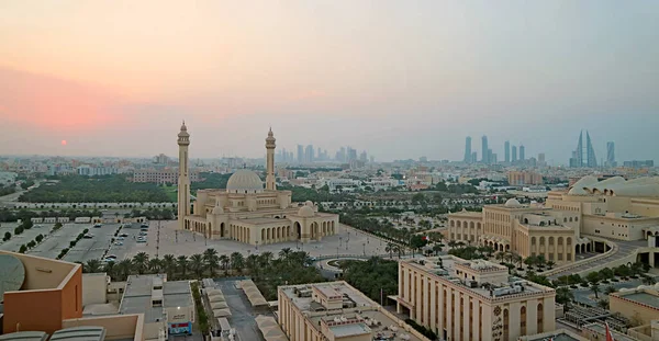 Panoramatický Letecký Pohled Velkou Mešitu Fateh Manamě Bahrajnu Během Západu — Stock fotografie