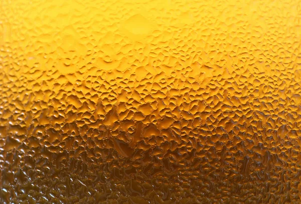 Textura Close Gotas Água Garrafa Vidro Cerveja Cerveja Amarela Dourada — Fotografia de Stock