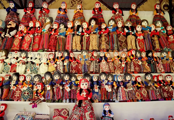 Rows Pretty Dolls Armenian Traditional Costumes Sale Souvenir Shop Vernissage — Stock Photo, Image