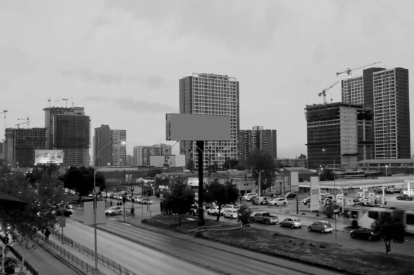 Monocromo Ciudad Moderna Skyline Noche Nublada —  Fotos de Stock