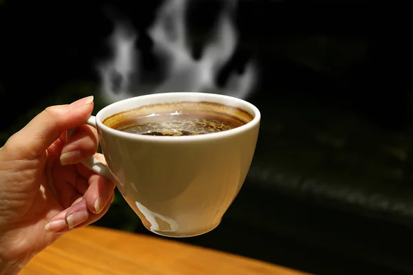 Taza Café Caliente Aromático Con Vapor Creciente Mano Mujer —  Fotos de Stock