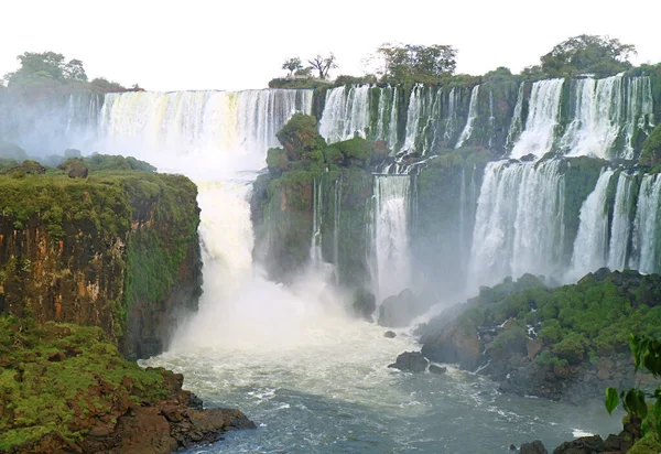 阿根廷伊瓜苏国家公园 阿根廷一侧伊瓜苏瀑布令人难以置信的全景 — 图库照片