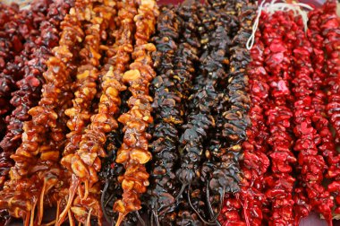 Lezzetli Gürcistan Geleneksel Tatlıları Yığını, Şekerci Dükkanında Satılık Kiliseye Çağrıldı