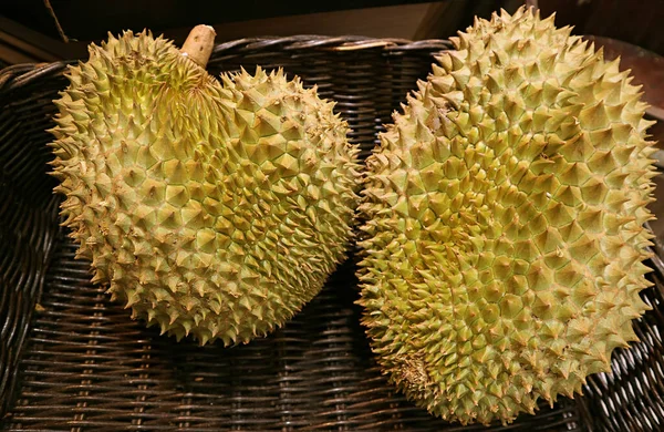 Two Different Sizes Fresh Ripe Durian Fruits — Stock Photo, Image