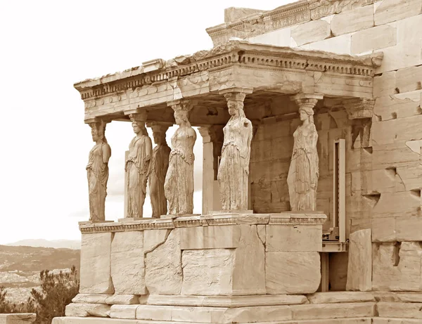 アテネのアクロポリス セピアのギリシャの古代ギリシャの寺院の象徴的なCaryatidポーチ — ストック写真