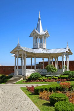 Gürcistan 'ın Samtskhe-javakheti Bölgesi, Akhaltsikhe Kalesi Kompleksi' nin avlusundaki görkemli Pavyon