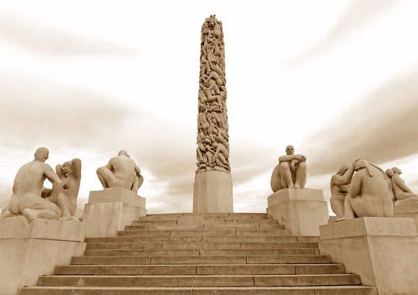 Monolito Instalación Vigeland Frogner Park Oslo Noruega Sepia Tone —  Fotos de Stock