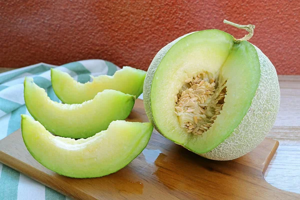 Tranches Melon Muscade Frais Sucré Aromatique Avec Fruits Entiers Sur — Photo