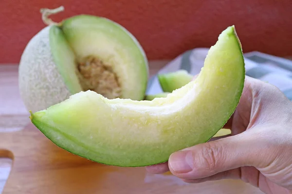 Gros Plan Une Savoureuse Tranche Melon Muscade Juteuse Fraîche Mûre — Photo