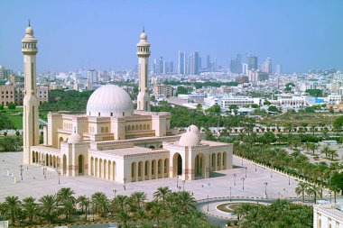 Bahreyn 'in başkenti Manama' nın El Fetih Büyük Camii 'nin çarpıcı hava manzarası