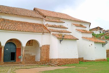 Iglesia Colonial de Chinchero ya da Chinchero Koloni Kilisesi Cephesinde İnanılmaz Fresco Tabloları, Chinchero Köyü, Cuzco Bölgesi, Peru