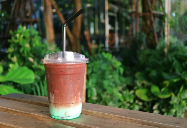 Naneli yeşil çikolatalı kahverengiyle buluşur, her yudumda serin bir hoşgörü