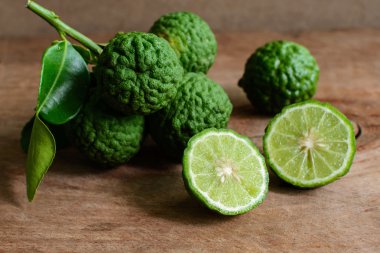 Bergamot Güney Afrika'da bir kabile kireç ahşap tablo