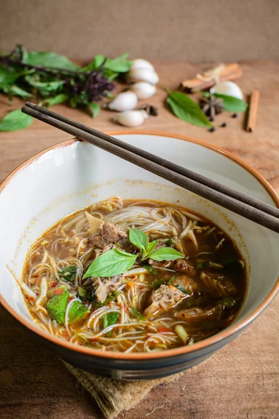 Sopa de fideos con cerdo guisado — Foto de Stock