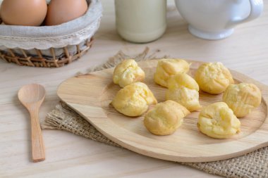 Choux pasta krem puffs süt ile