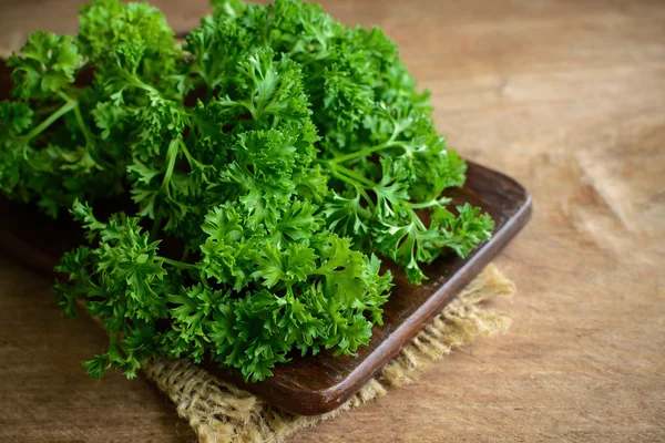 Bunch of parsley on a rustic wooden table — Stock Photo, Image