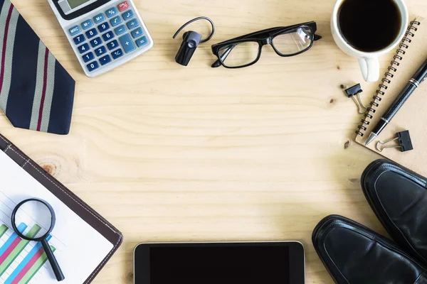 Cup of coffee on business desk office with copyspace — Stock Photo, Image