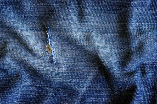 Crumpled textura jean e fundo — Fotografia de Stock