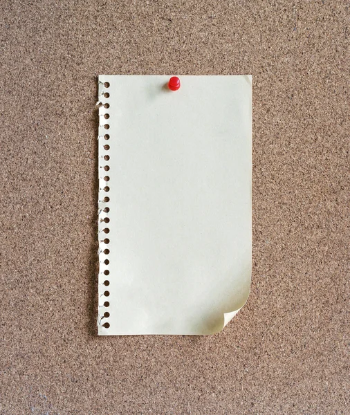 Χαρτιού στον πίνακα ανακοινώσεων φελλού — Φωτογραφία Αρχείου