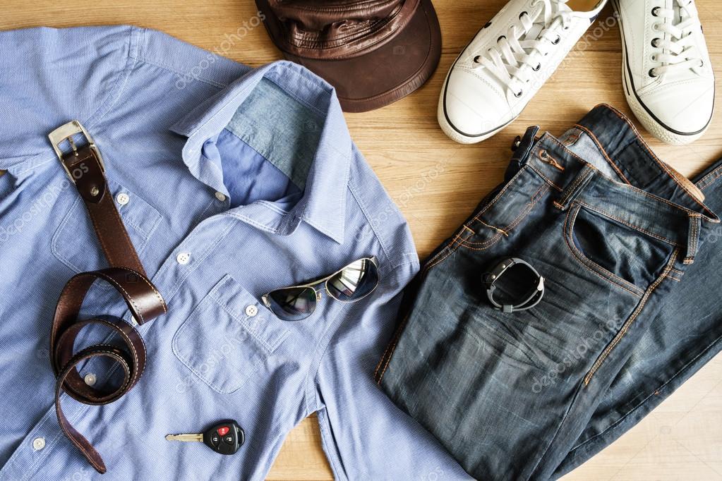 Flat lay of men casual fashion outfits on wooden background Stock Photo by  ©Kitzcorner 117409952
