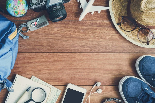 Overhead view of Traveler's accessories and items — Stock Photo, Image