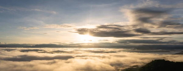 Hermoso Mar Niebla Montaña Por Mañana Amanecer — Foto de Stock
