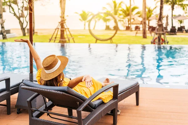 Young Woman Traveler Relaxing Enjoying Sunset Tropical Resort Pool While — Stock Photo, Image