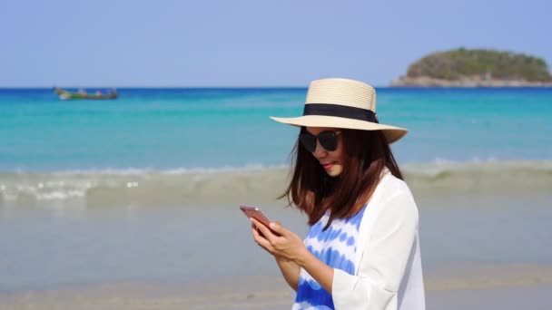 Young Asian Woman Traveler Using Her Smartphone Tropical Sand Beach — Stock Video