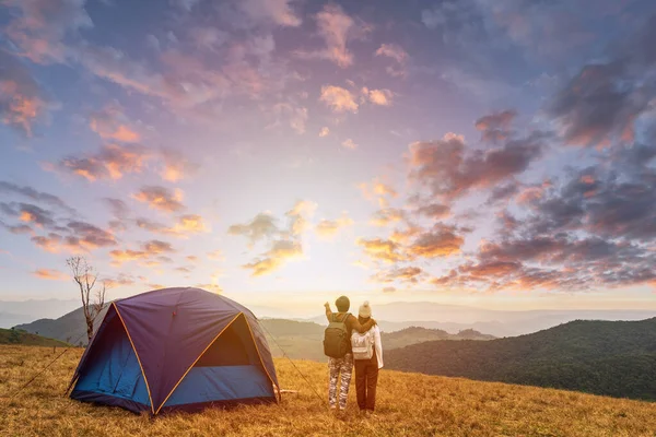 Young Couple Traveler Looking Landscape Sunset Camping Mountain Adventure Travel — Stock Photo, Image