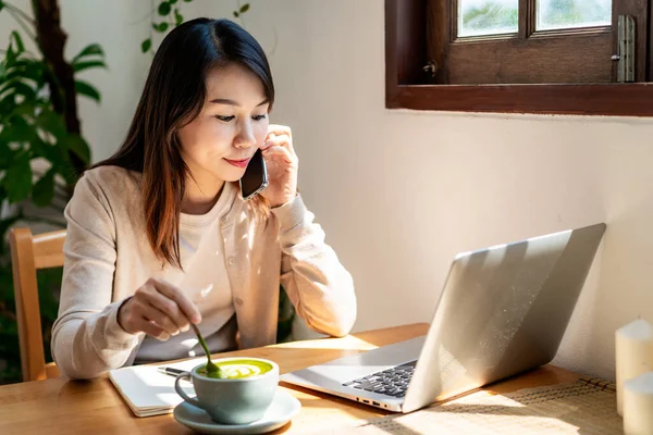 Young Woman Cup Coffee Using Mobile Phone Working Laptop Coffee — Stock Photo, Image