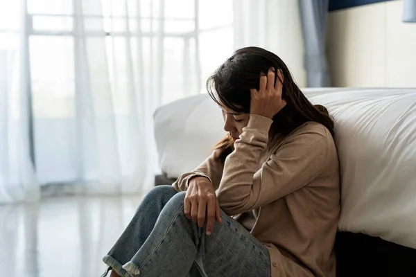 Einsame Junge Frau Die Sich Depressiv Und Gestresst Fühlt Sitzt — Stockfoto