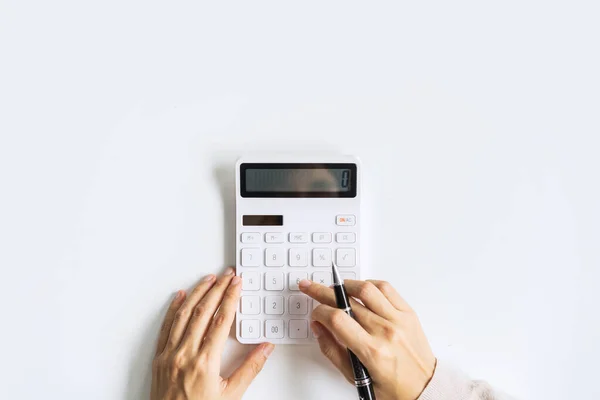 Boekhouder Met Behulp Van Rekenmachine Bureau Witte Achtergrond Met Kopieerruimte — Stockfoto