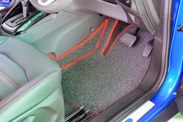 Tapis De Voiture Sur Le Siège Du Passager Avant En Tissu Beige En Service  Après Le