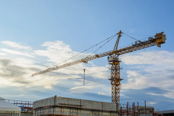 Construction cranes with blue sky — Stock Photo, Image