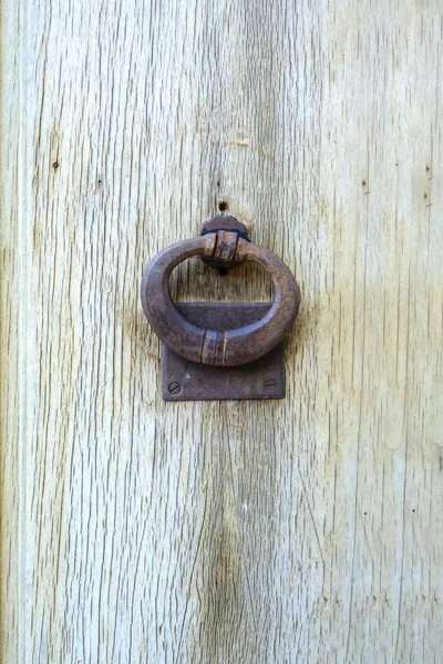 Oude deur knocker — Stockfoto