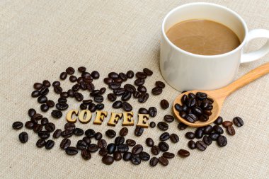 Bir fincan kahve ve fasulye.