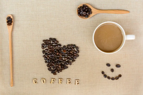 コーヒーと豆のカップ — ストック写真