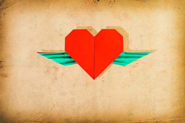 Forma de corazón rojo con alas — Foto de Stock