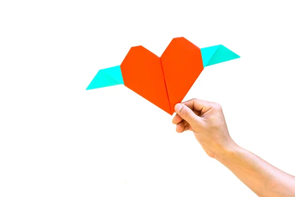 Mano con papel rojo en forma de corazón — Foto de Stock