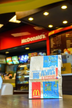 Bangkok, Tayland - 1 Şubat 2015: Mcdonald's paketi için tak
