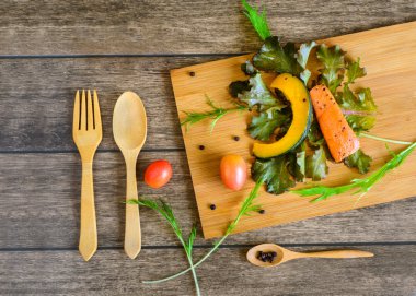 taze sebze salatası malzemeler