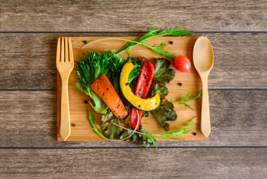 taze sebze salatası malzemeler