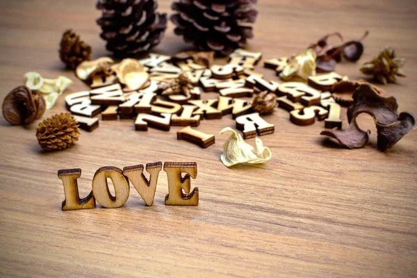 木製の言葉「愛" — ストック写真