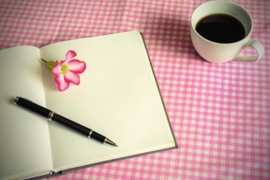 Kahve ile boş not defteri