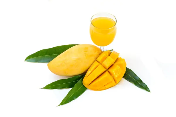 Yellow mango and mango juice — Stock Photo, Image