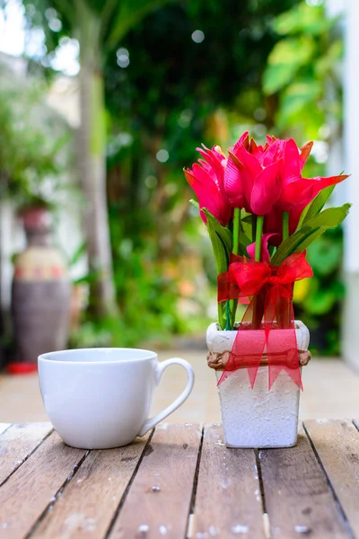 Taza de café y flor —  Fotos de Stock