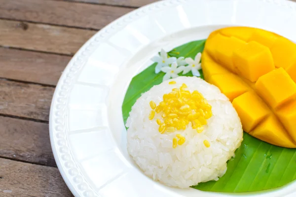 Ripe mango and sticky rice — Stock Photo, Image