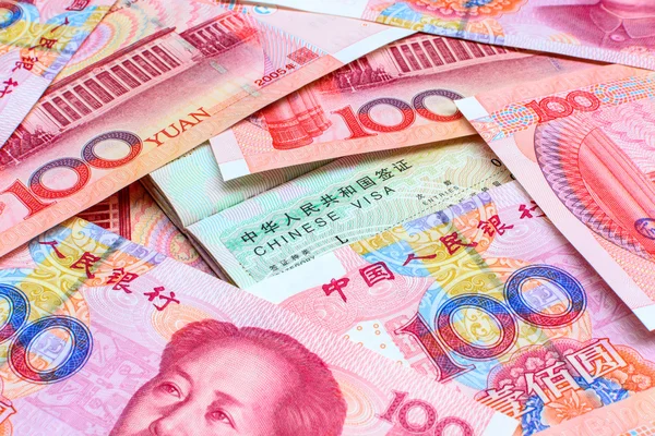 Yuan chino Nota con visa china — Foto de Stock