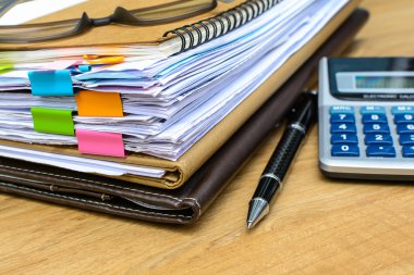 klasörleri ve belgeleri yığını